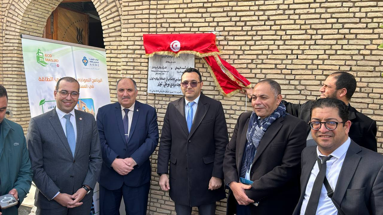 وزير الشؤون الدّينيّة يدشّن في توزر المشروع النّموذجي للتحكّم في الطاقة.