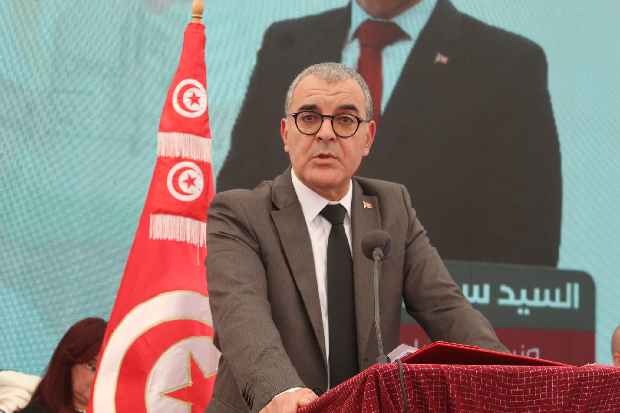مدنين : حوار خاص مع وزير الإقتصاد والتّخطيط خلال إفتتاحه اليوم تظاهرة " ايّام الإستثمار بولاية مدنين".