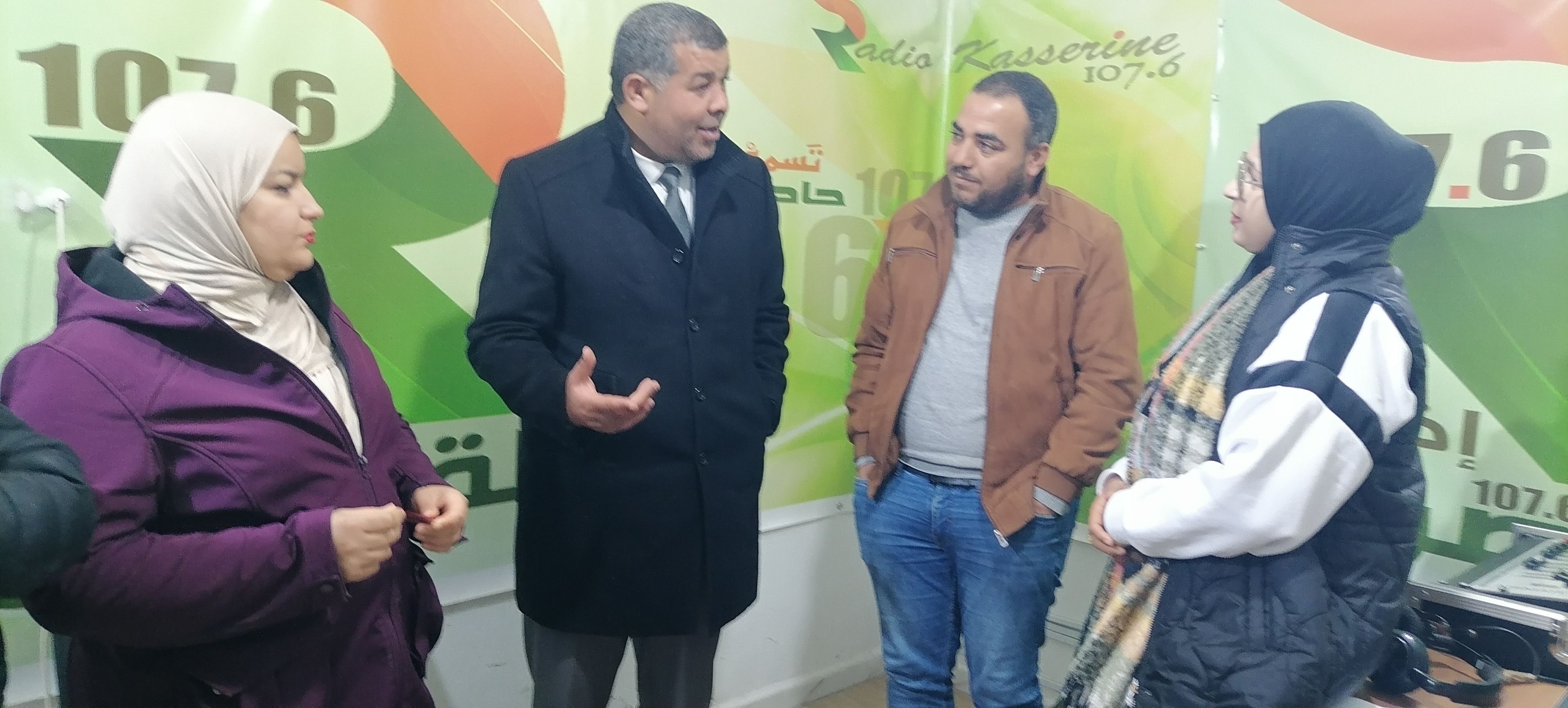 النائب محمد بن رزيق الشعباني يزور الإذاعة المحلية بالقصرين لدعم إعلام القرب