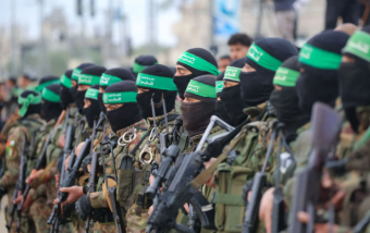 Hamas Retarde la Libération des Prisonniers Israéliens en Réponse aux Violations du Cessez-le-Feu