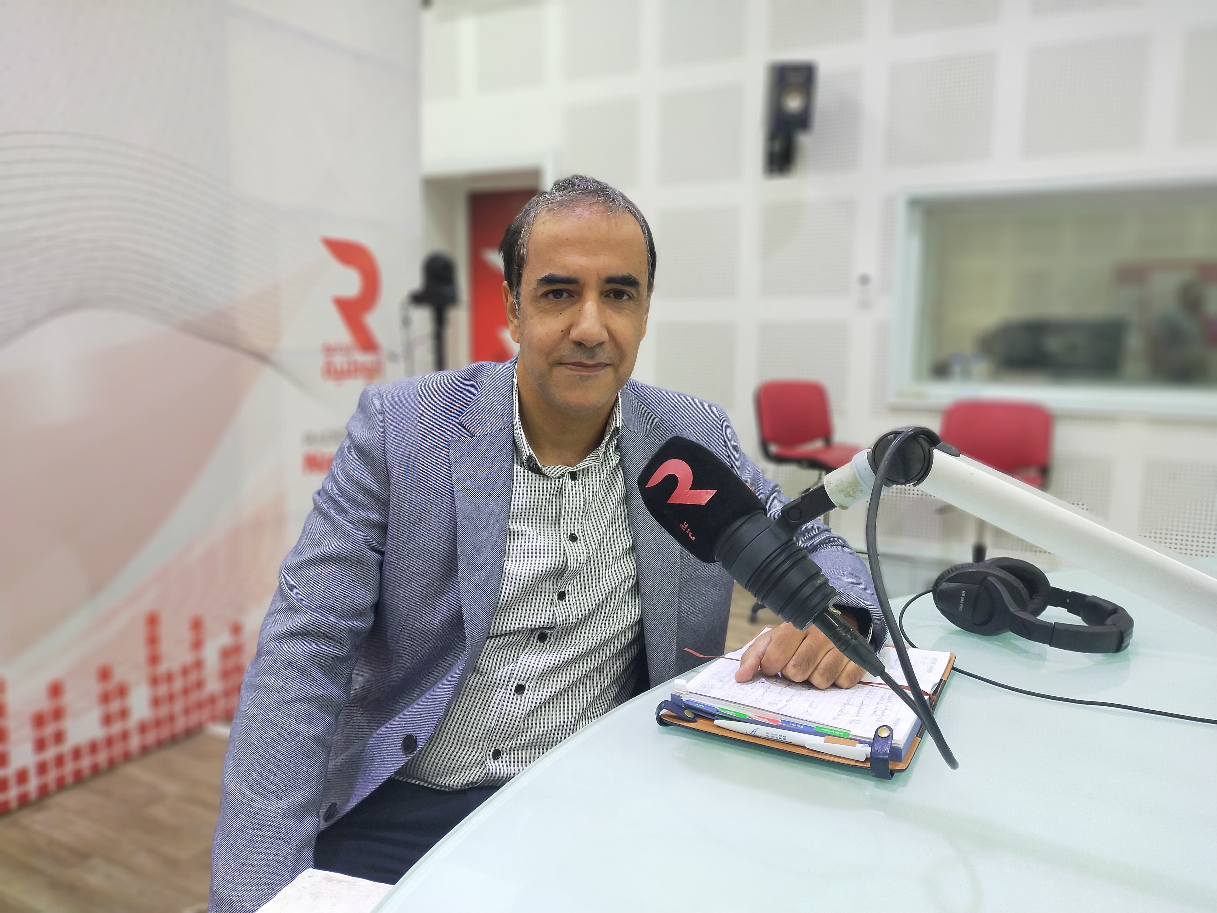 الأستاذ الجامعي والخبير المالي زيـاد أيـوب ضيف الأنترفيو مع زينة الزيدي
