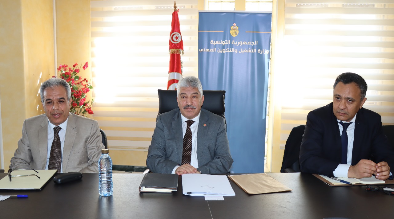 وزارة التشغيل: جلسة عمل مع مجمع الصناعات التونسية لمكونات الطيران والفضاء.