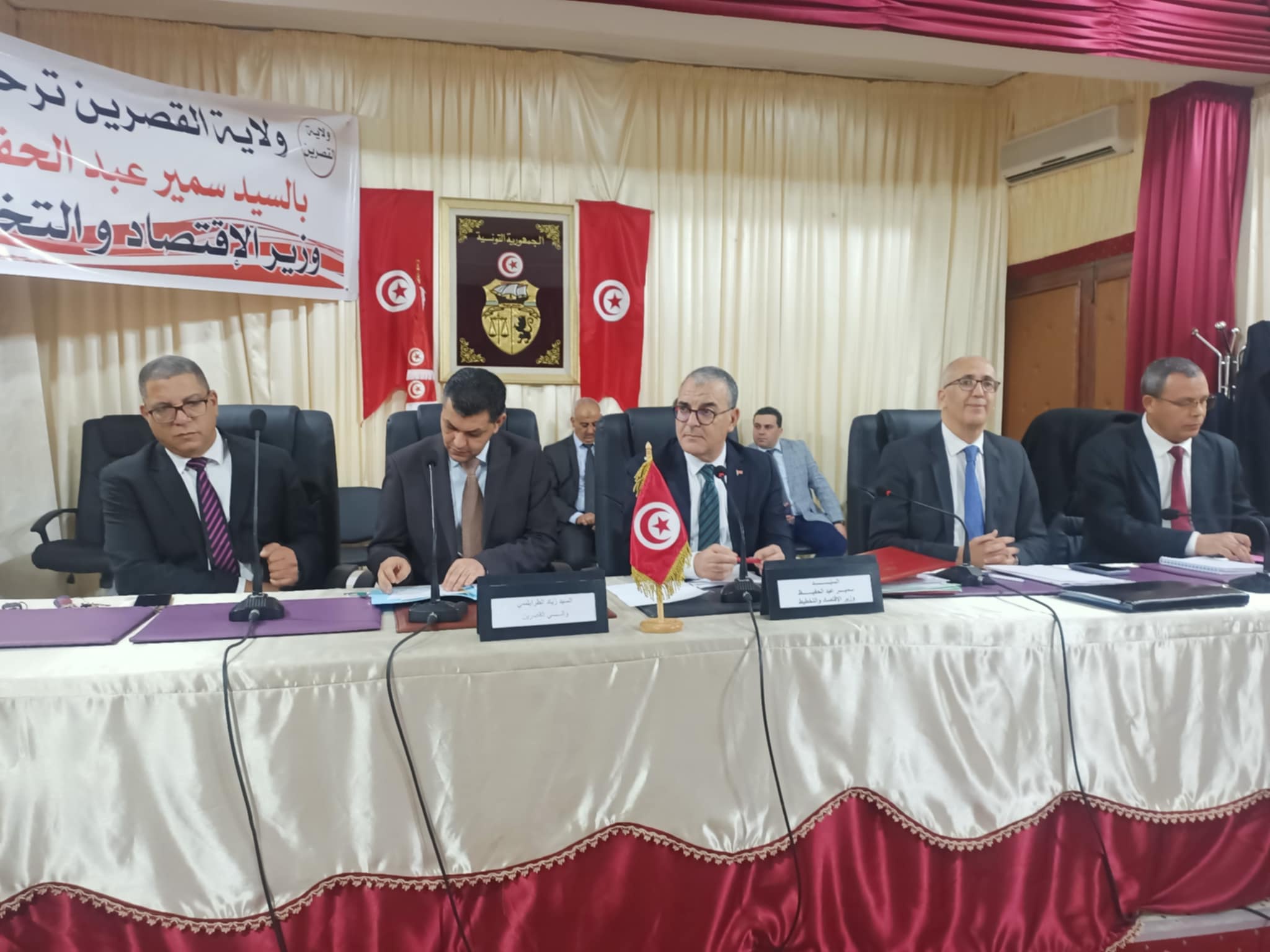 جلسة عمل لوزير الاقتصاد لمتابعة الوضع التنموي بولاية القصرين