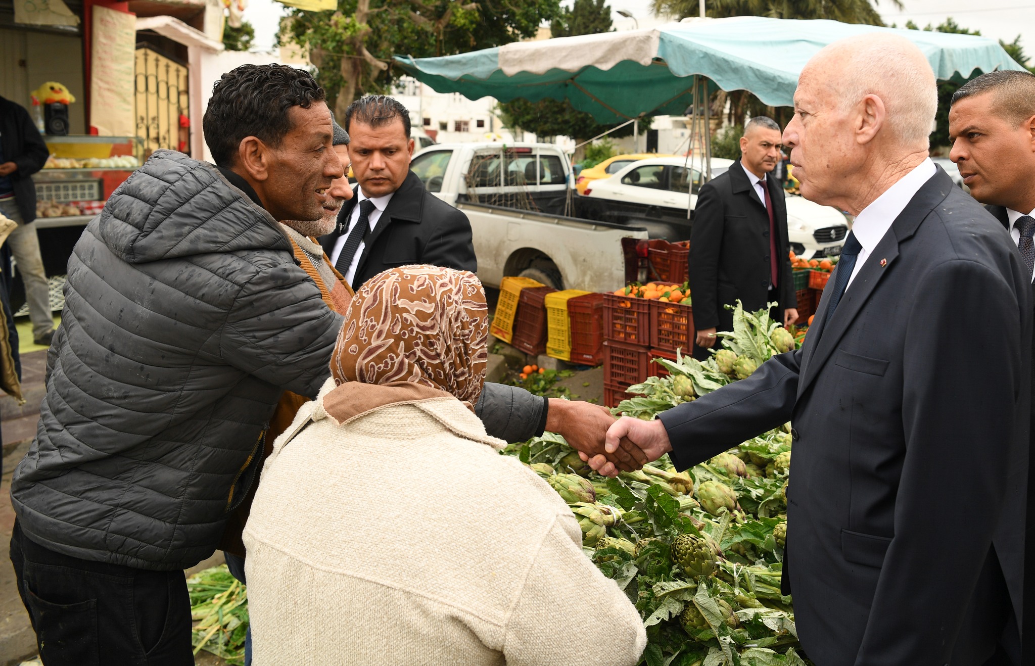 Kais Saied en visite surprise sur les marchés de Tunis : entre constat et échanges avec les citoyens