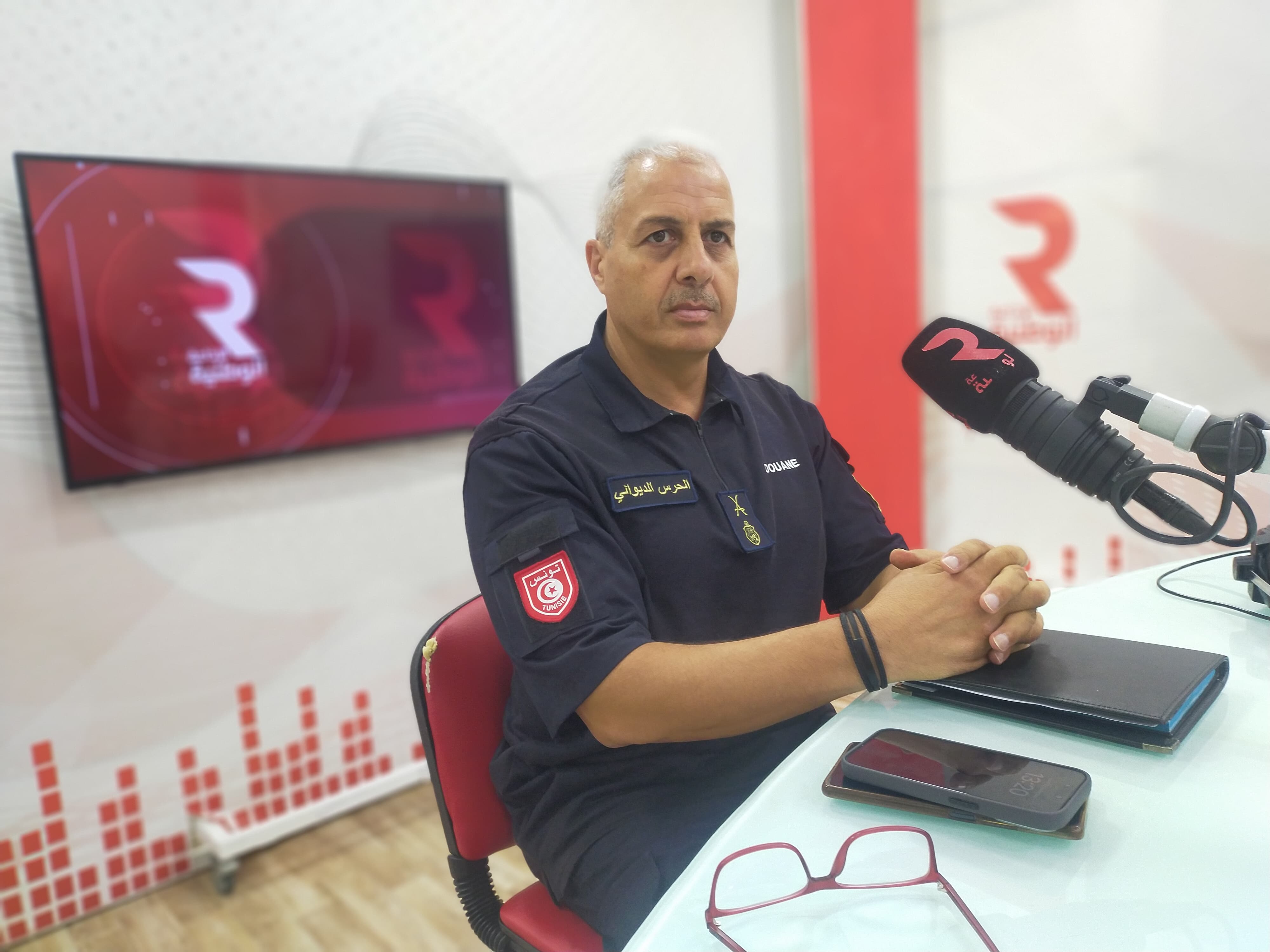 الناطق الرسمي بإسم الديوانة التونسية العميد شكري الجبري ضيف الأنترفيو مع زينة الزيدي
