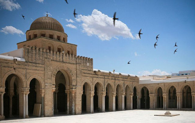 سحب عابرة بأغلب المناطق