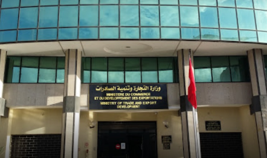 وزارة التجارة تطلق حملة مراقبة محلات الملابس والمرطبات وتتيح رقما أخضرا للتبليغ عن الغش خلال فترة استعدادات عيد الفطر