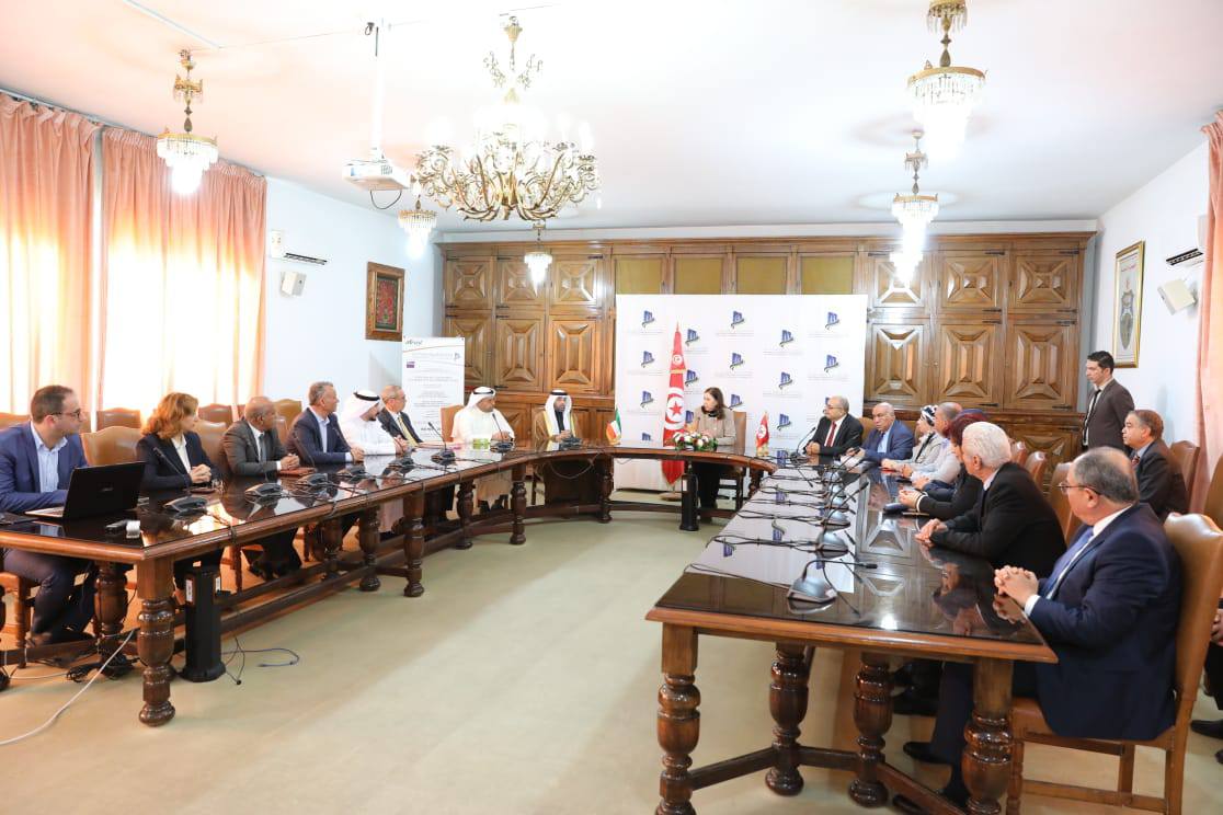 التوقيع على عقد مشروع بناء وتجهيز أربعة (04) مستشفيات جهوية صنف "ب" بكلّ من غار الدّماء وجلمة وحفوز ومكثر.
