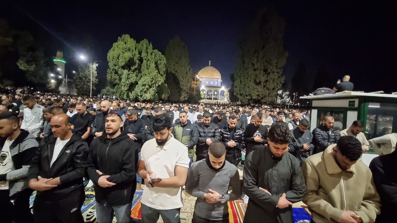 فلسطين: 70 ألف مصل يؤدون صلاتي العشاء والتراويح في المسجد الأقصى المبارك