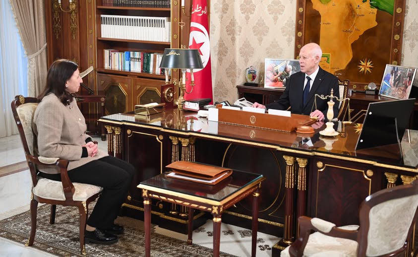 رئيس الجمهورية يؤكّد ضرورة الإنطلاق في اشغال عدد من المستشفيات بداية من الشهر القادم