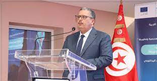 وزير التربية يتعهد بتحسين البنية التحتية وحل مشكلات الموارد البشرية في المؤسسات التربوية بعدد من المناطق