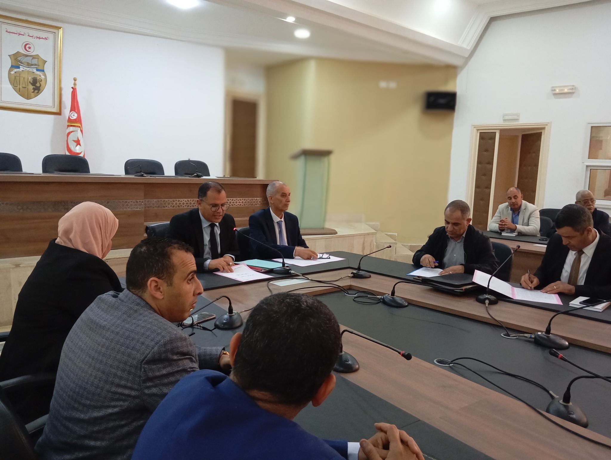 قابس: تركيز اللجنة الجهوية لليقظة ومكافحة الجراد وتأكيد على خلو الجهة من الجراد الصحراوي