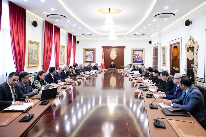 مجلس وزاري مضيّق لمتابعة نسق تنفيذ المشاريع المنجزة في إطار التّعاون الدّولي والمالي والاستعدادات للمشاركة في التّظاهرة الكونيّة إكسبو 2025 باليابان