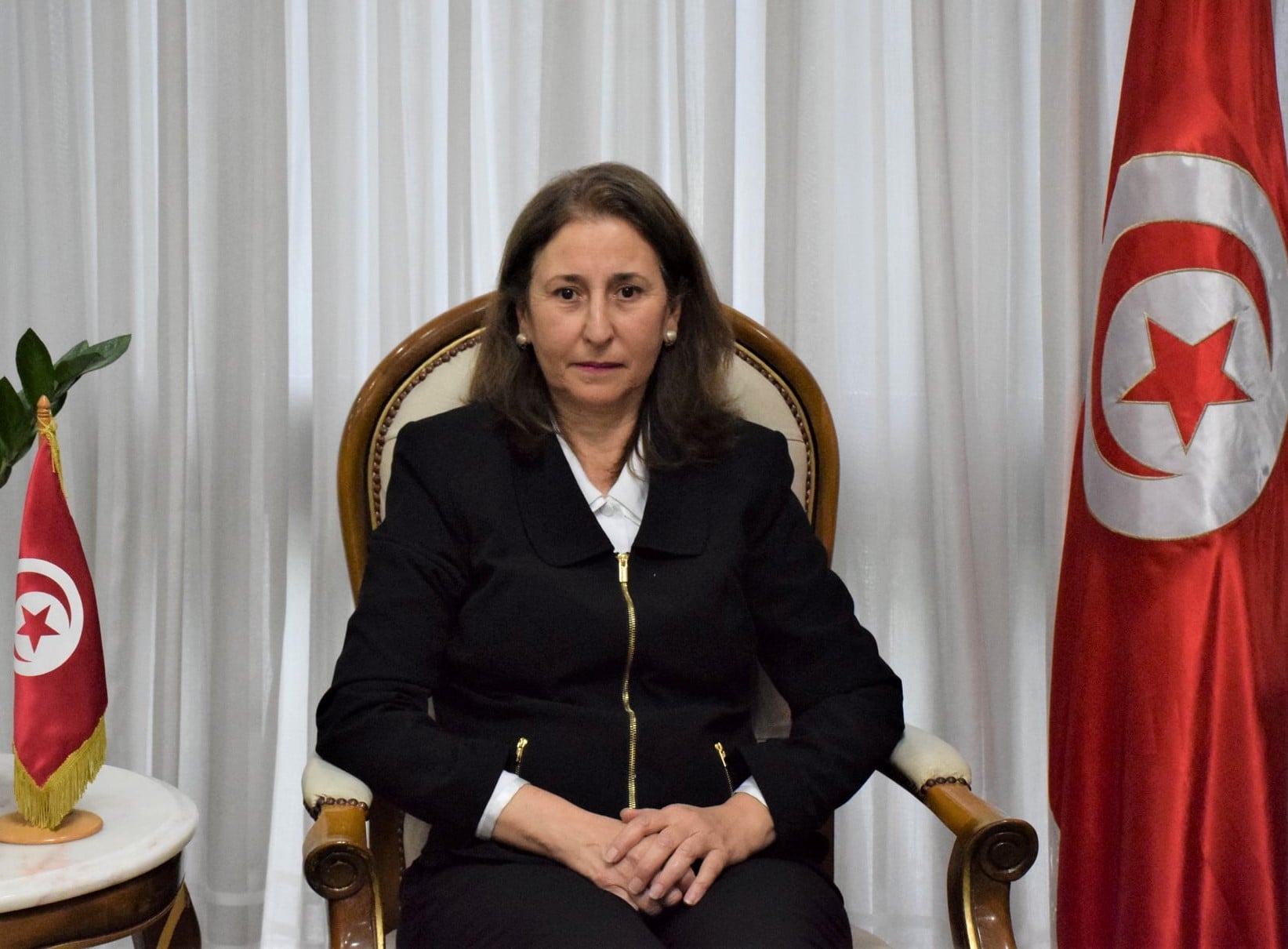 تعيين وزيرة التجهيز والإسكان سارة الزعفراني الزنزري رئيسة للحكومة (سيرة ذاتية)