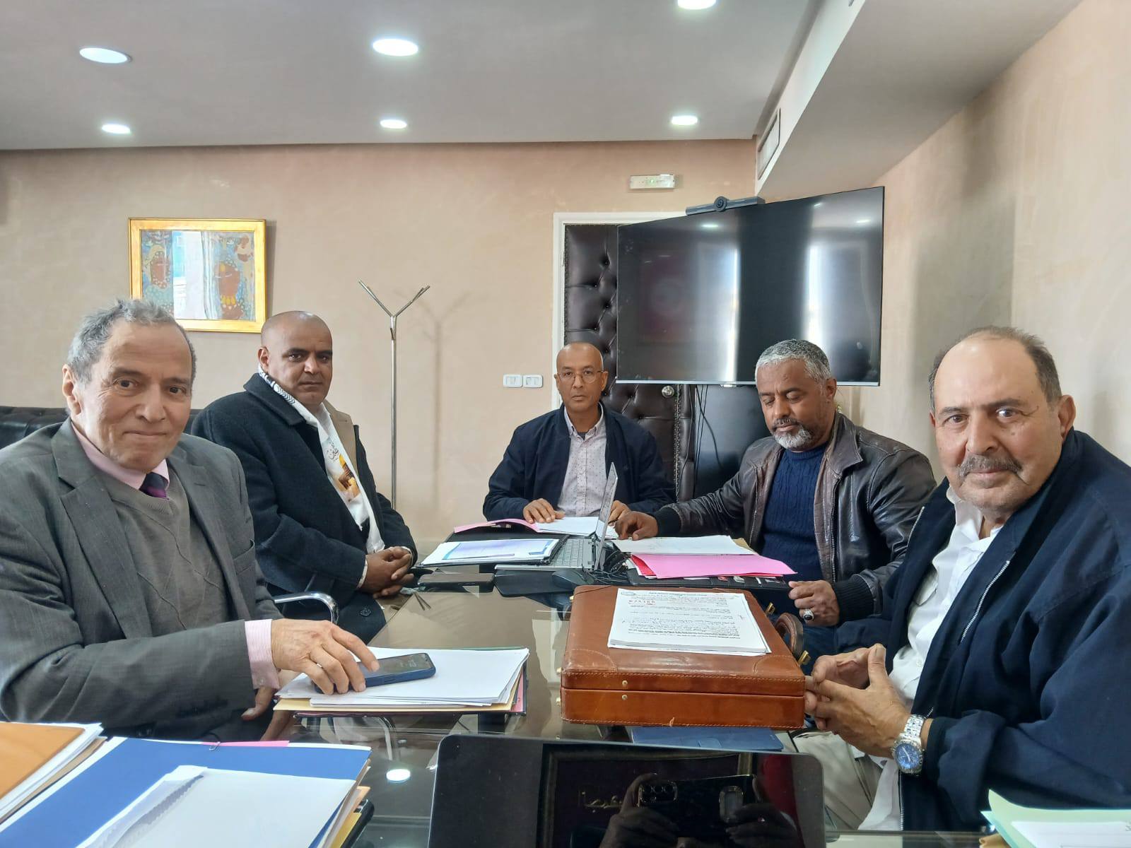 جلسة عمل مع باعثين وراغبين في بعث شركات أهلية