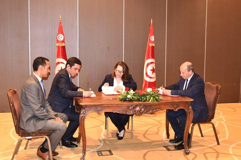 توقيع الاتفاقيات لإنجاز مشاريع جديدة لإنتاج الكهرباء من الطاقة الشمسية الفولطاضوئية بقدرة 500 ميغاواط