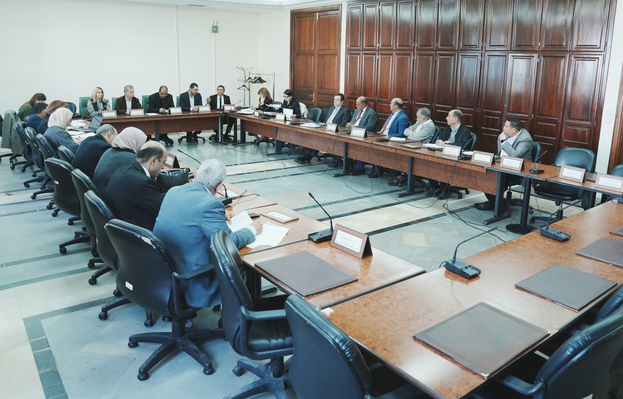 لجنتا التشريع العام والنظام الداخلي تصادقان على مقترح القانون المتعلق بالعفو العام حول جريمة إصدار شيك دون رصيد