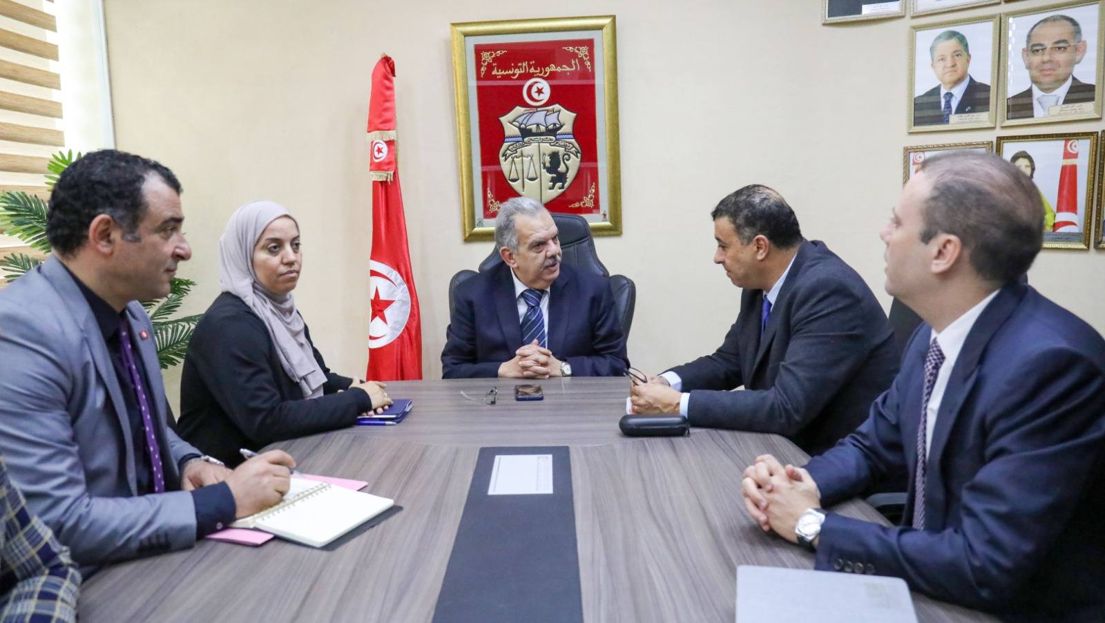 خلال اجتماعه بأعضاء المكتب الجامعي لكرة القدم : وزير الشباب والرياضة يشدّد على تطبيق القانون وتحميل كل الأطراف مسؤولياتها حفاظا على المصلحة العليا للبلاد