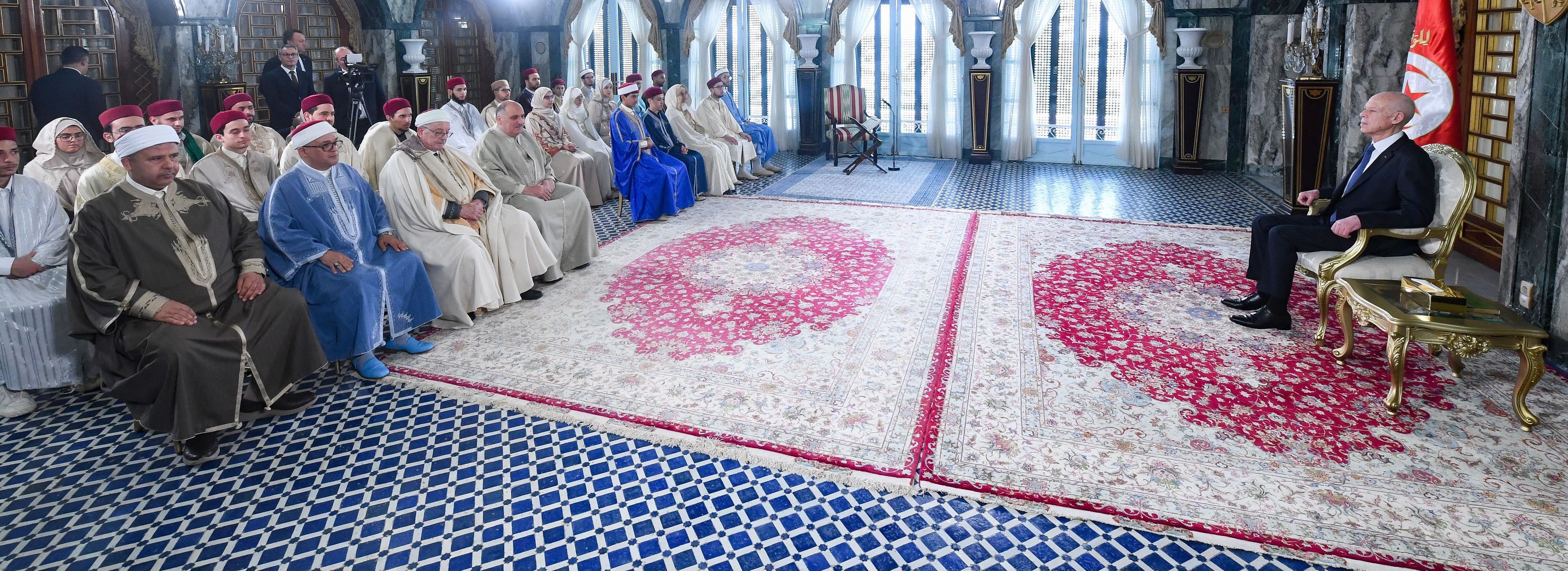 رئيس الجمهورية يشرف على موكب لتوزيع الجوائز على المتفوقين في حفظ القرآن الكريم
