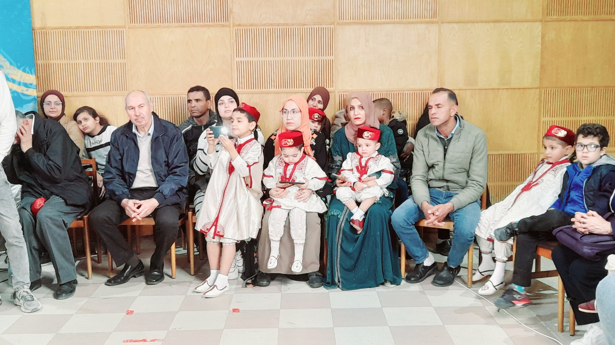 بمناسبة  ليلة القدر اذاعة المنستير   تنظم بالاشتراك مع جمعية التكافل و الاحسان الخيرية حفل ختان عدد من الاطفال 