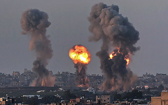 استشهاد 8 فلسطينيين في قصف صهيوني على منازل وخيام شمال  قطاع غزة وجنوبه