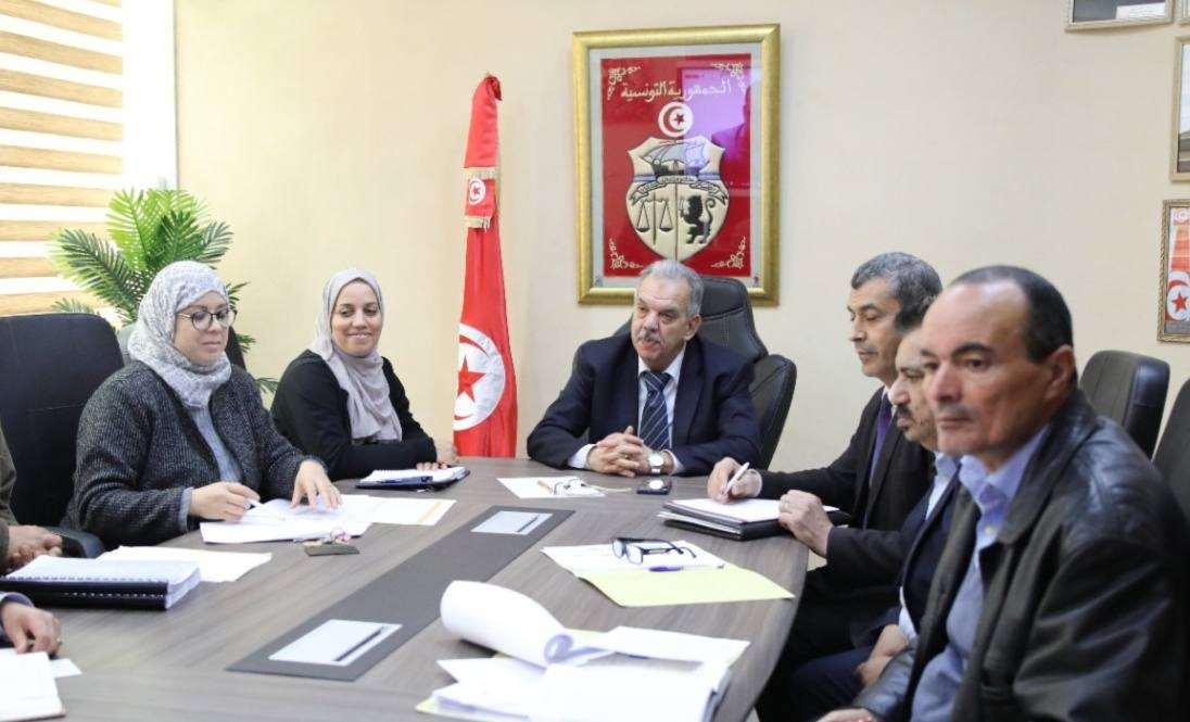 وزير الشباب والرياضة يؤكّد تمسّك الوزارة باستكمال مشروع المسبح المغطّى بولاية القصرين وحلّ كل الإشكاليات العالقة