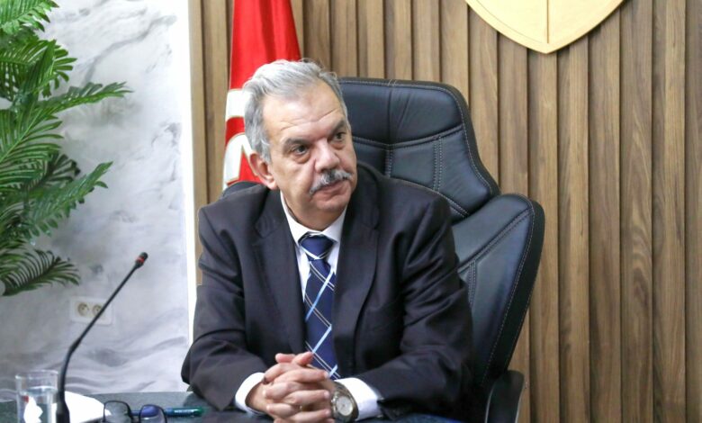 وزير الشباب والرياضة يؤكّد التمسّك باستكمال مشروع المسبح المغطّى بولاية القصرين وحلّ كل الإشكاليات العالقة
