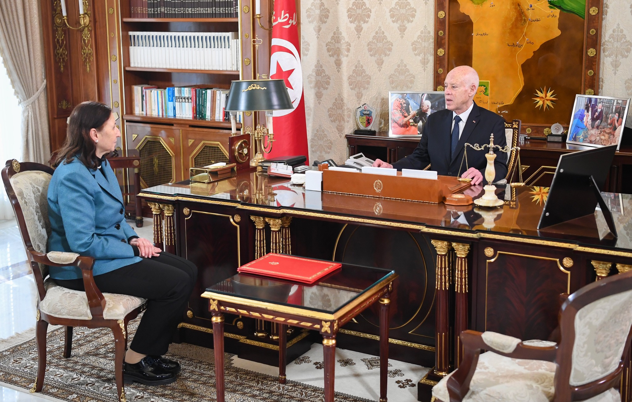 رئيس الجمهورية يدعو إلى تجاوز الحواجز لتحقيق التوازن المنشود بين خلق الثروة الحقيقية وتحقيق العدالة الاجتماعية.