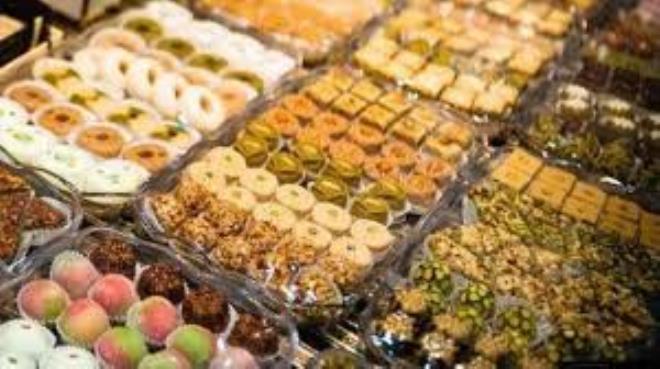هيئة السلامة الصحية تدعو إلى الإلتزام بالممارسات الصحية الجيدة عند شراء أو تحضير حلويات العيد