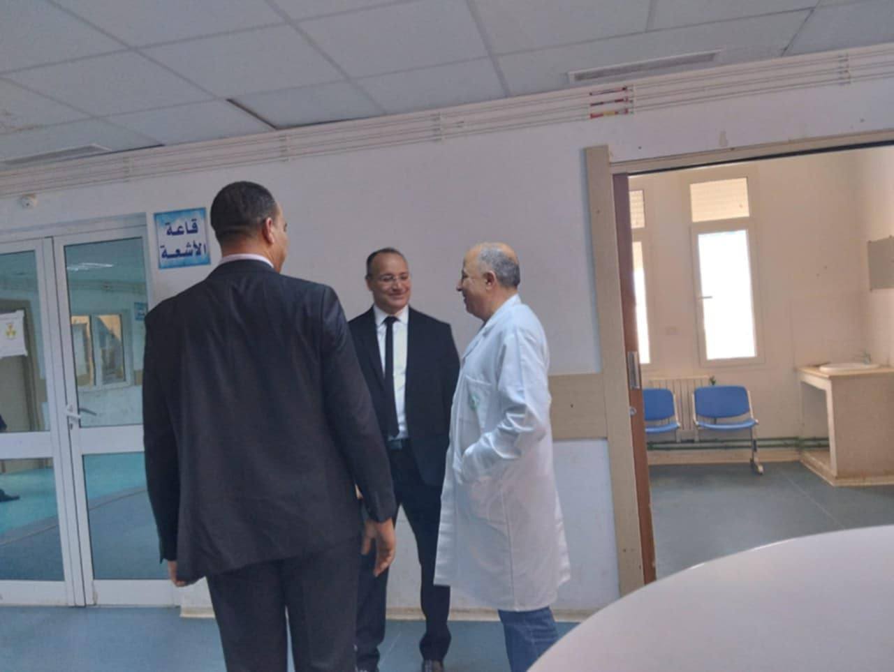 والي المهدية يعايد الاطارات الطبية و شبه الطبية و المرضى