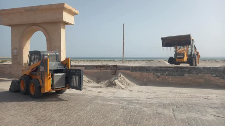 قابس : مطالبة متجددة بصيانة الفسحة الشاطئية بقابس وحمايتها من زحف رمال البحر