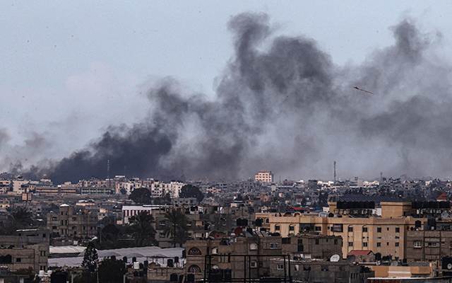 استشهاد 25 فلسطينيا في غارات صهيونية على جنوب غزة ووسطه .. والجيش يعلن توسيع عملياته العسكرية