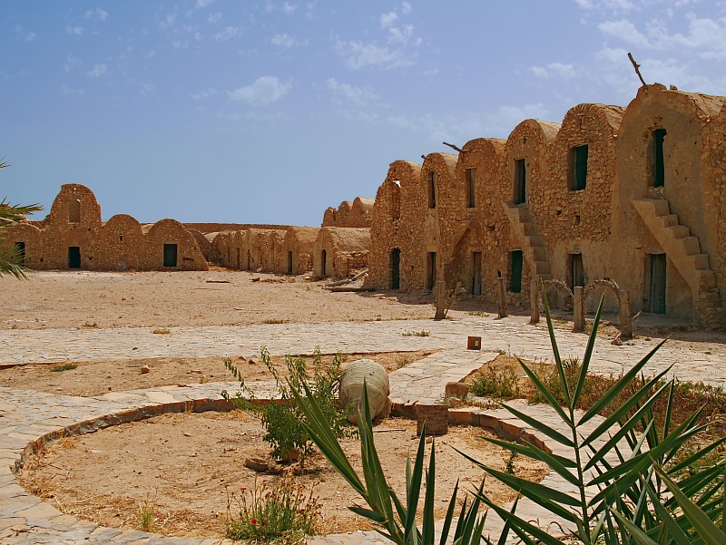 عروض موسيقية عالمية في تظاهرة "إي-فيست كامب 2025" بقصر الفرش في تطاوين