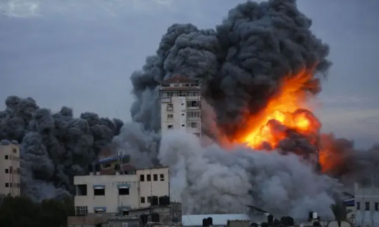 استشهاد عشرات الفلسطينيين وإصابة آخرين في غارات جوية صهيونية عنيفة على قطاع غزة