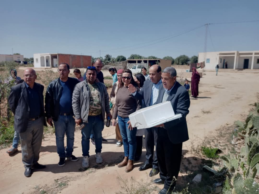 نشر 1200 حشرة "دعسوقة" على غراسات الهندي المصابة بالحشرة القرمزية في تجربة اولى بسبيطلة