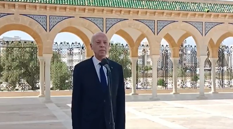 رئيس الجمهورية: "تونس لن تقبل دفع ثمن نظام اقتصادي عالمي أدي بأخواننا الأفارقة إلى البؤس ووضع لا انساني وسنواصل ترحيلهم إلى دولهم بطريقة أخلاقية غير مسبوقة