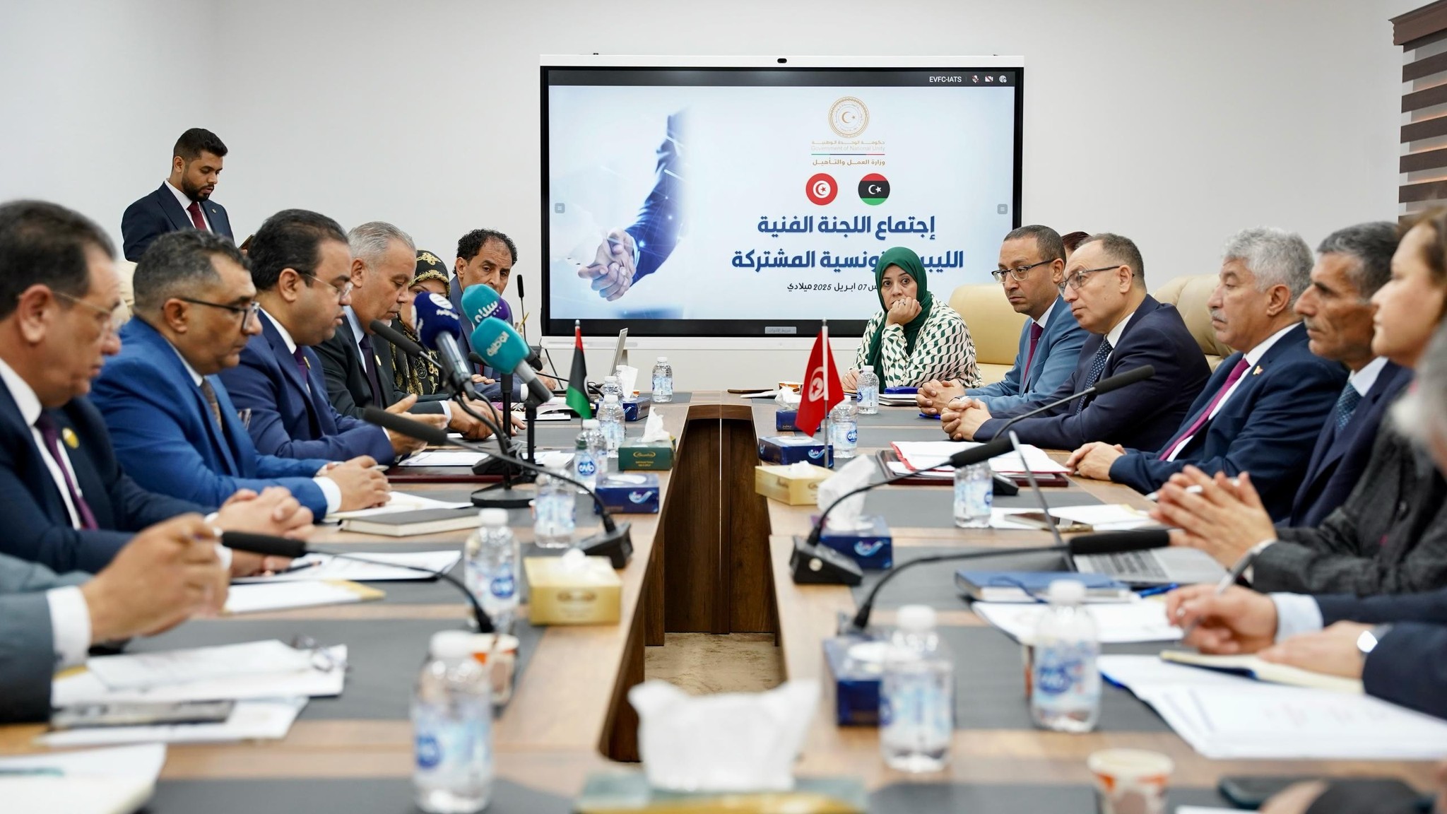 وزير التّشغيل والتّكوين المهني يشرف على اللجنة الفنّية التونسية الليبية المشتركة
