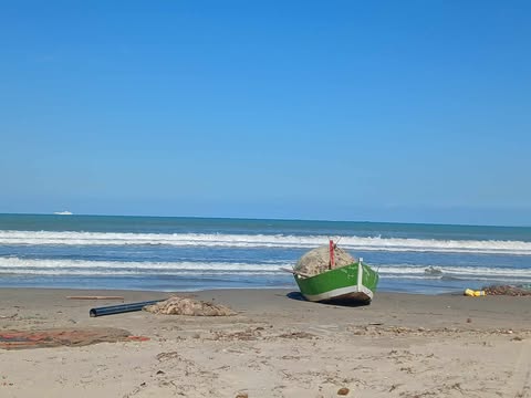 طقس مغيم مع بعض الامطار المتفرقة
