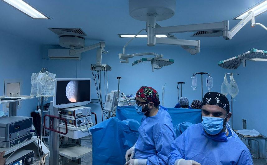 لأول مرة في تونس: تقنية ليزر حديثة لعلاج البروستاتا بمستشفى شارل نيكول