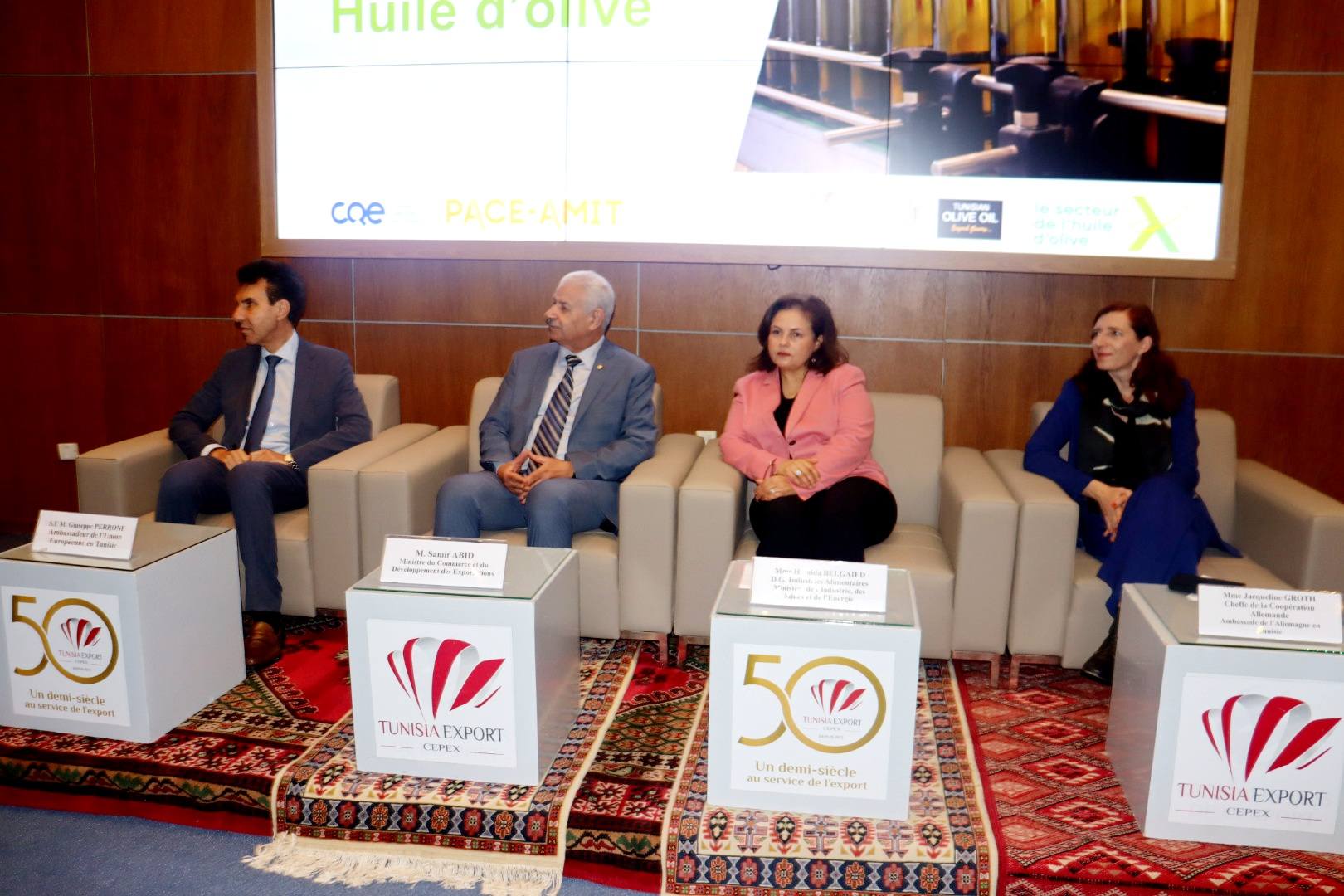 وزير التجارة  يشرف على فعاليات اللقاءات الثنائية المخصّصة لقطاع زيت الزيتون التونسي لدعم المؤسسات التونسية المصدّرة