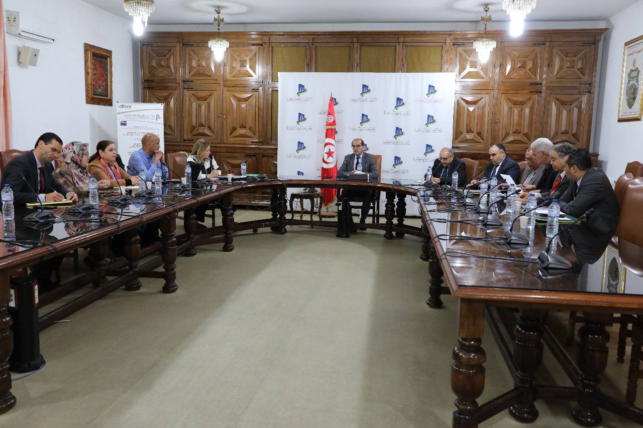 جلسة عمل لمتابعة تقدّم نشاط شركة الدراسات و النهوض بتونس الجنوبية