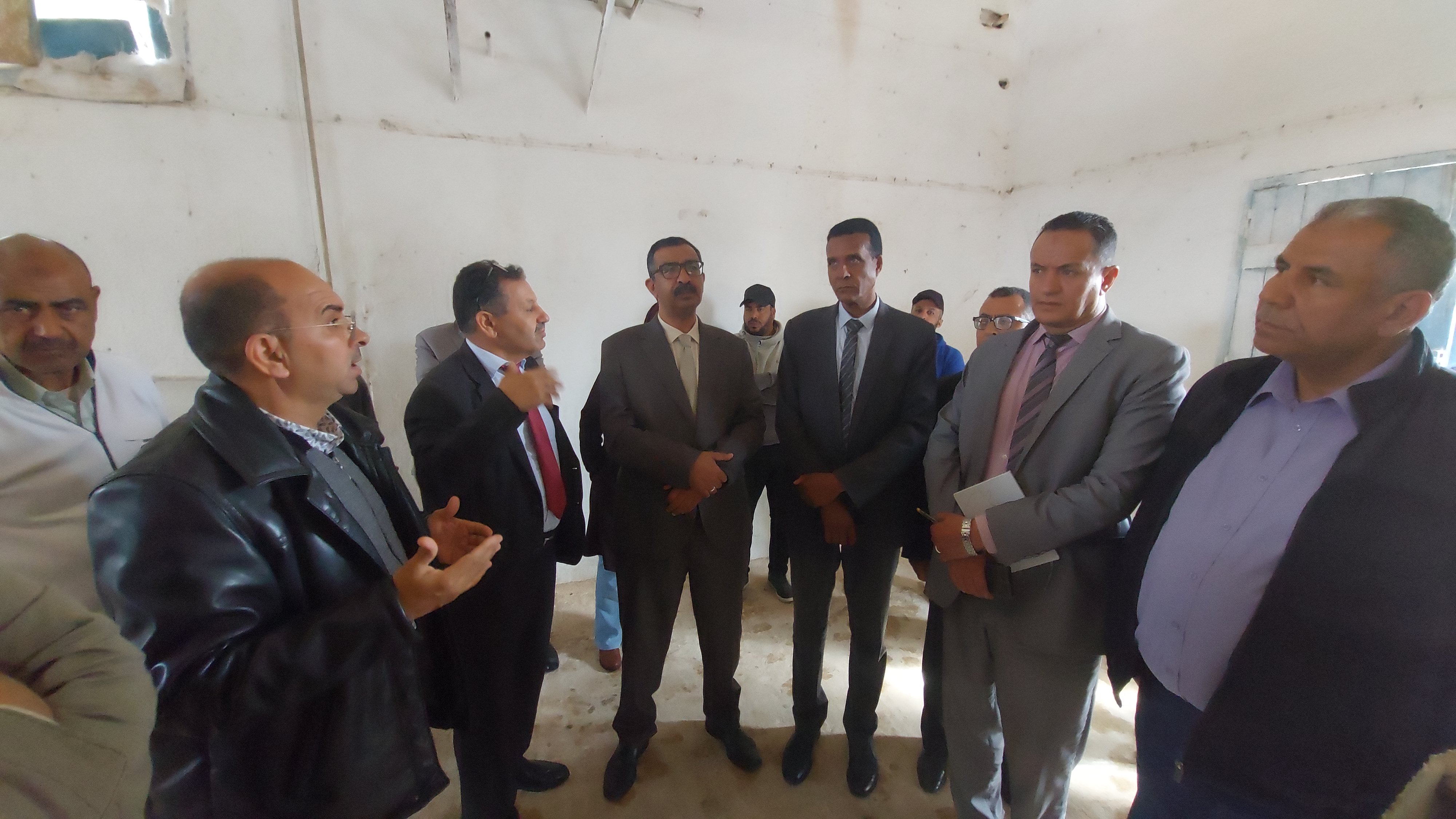 المدير العام لديوان الأراضي الدولية يؤدي زيارة عمل إلى ولاية قفصة بهدف  إعادة  تأهيل عدد من مشاريع تربية الدجاج و النهوض بعمل المركب الفلاحي بالسند