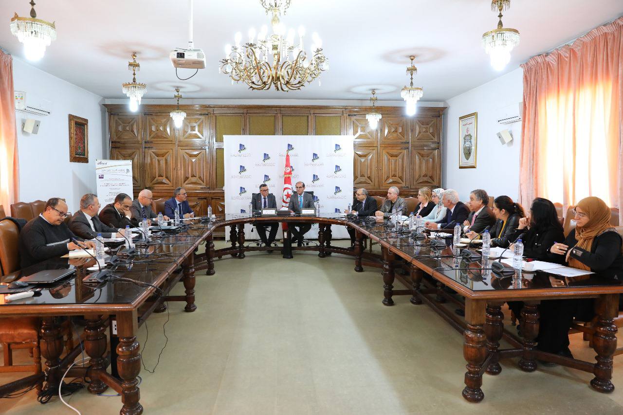 جلسة عمل مشتركة بين وزير التجهيز والإسكان ووزير أملاك الدّولة والشؤون العقارية حول التسريع في إنجاز المشاريع العمومية.
