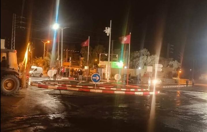 مدينة المزونة : الأهالي يُبادرون بالقيام بحملة نظافة بمشاركة عدد من المؤسسات العمومية
