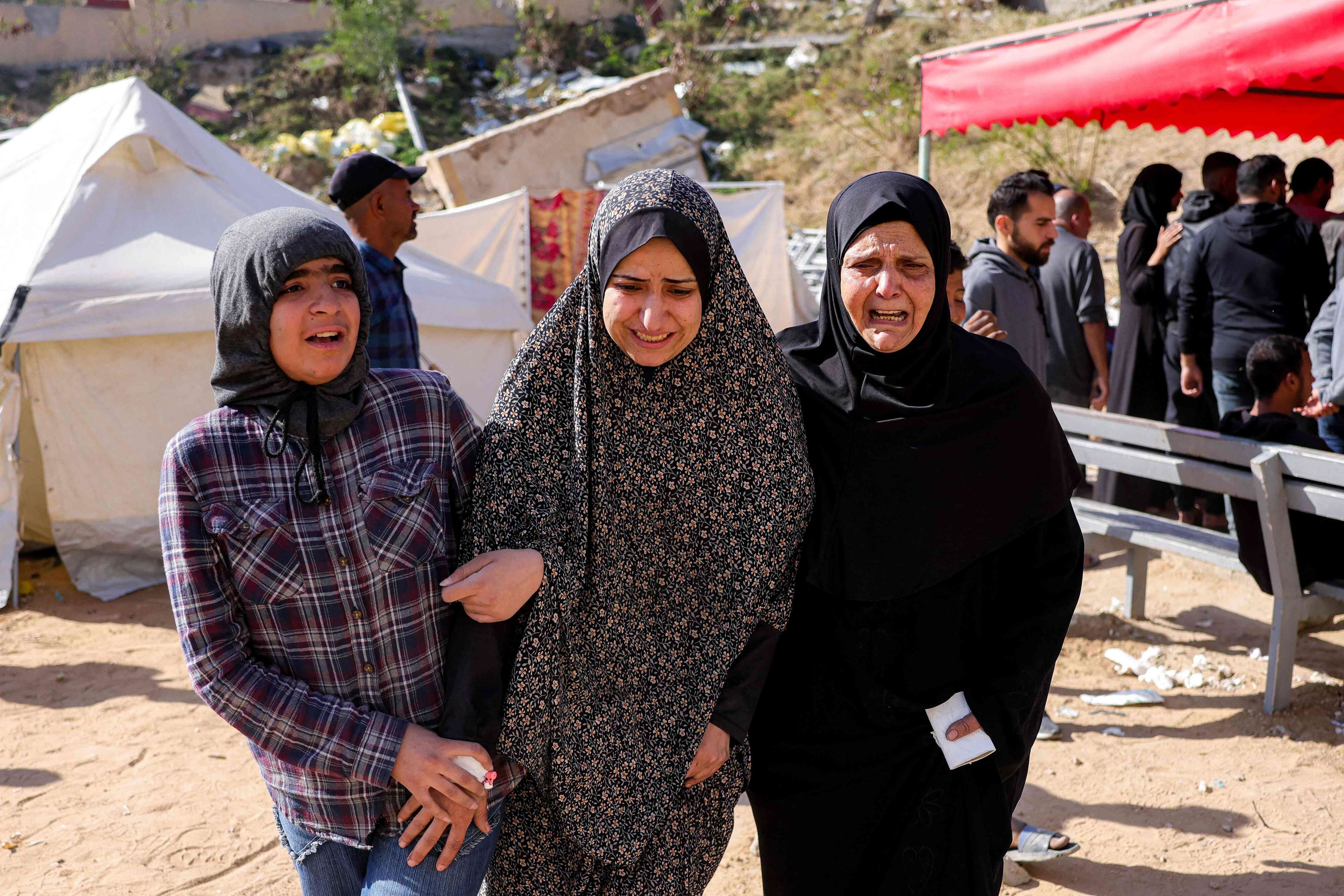 استشهاد 5 فلسطينيين في قصف صهيوني على قطاع غزة