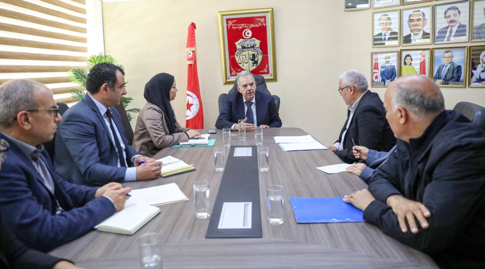  وزير الشباب والرياضة يجتمع بأعضاء مكتب الجامعة التونسية للكرة الحديدية.