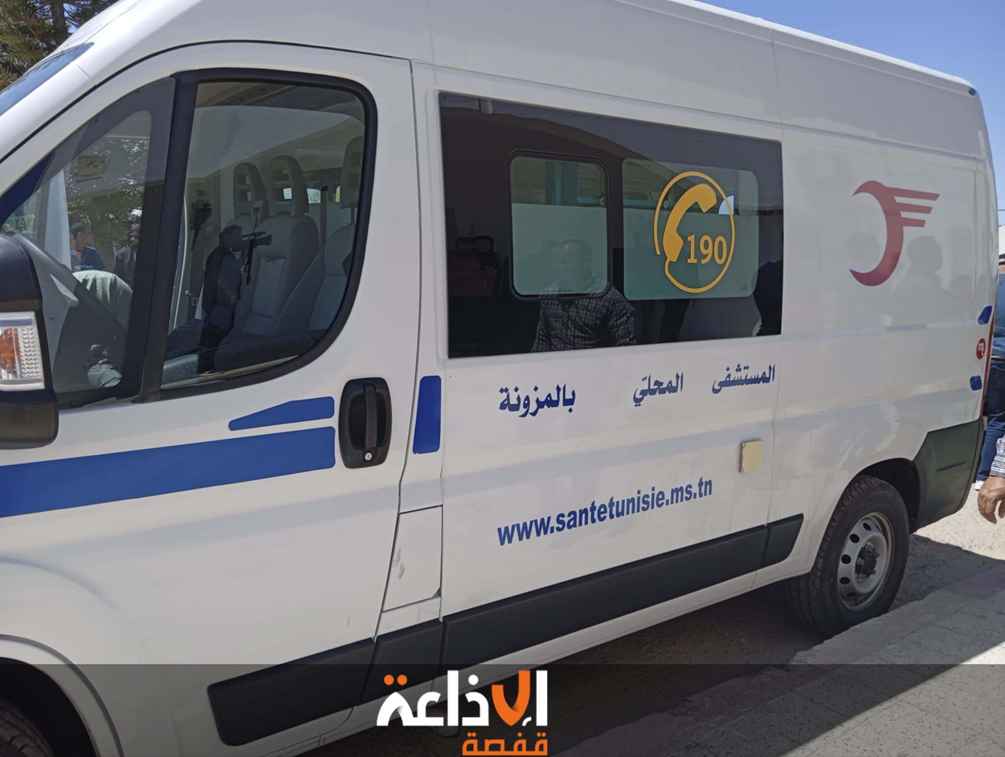 وفد عن وزارة الصحة يصل الى معتمدية المزونة لتسليم معدات طبية متطورة الى المستشفى المحلي بالمنطقة