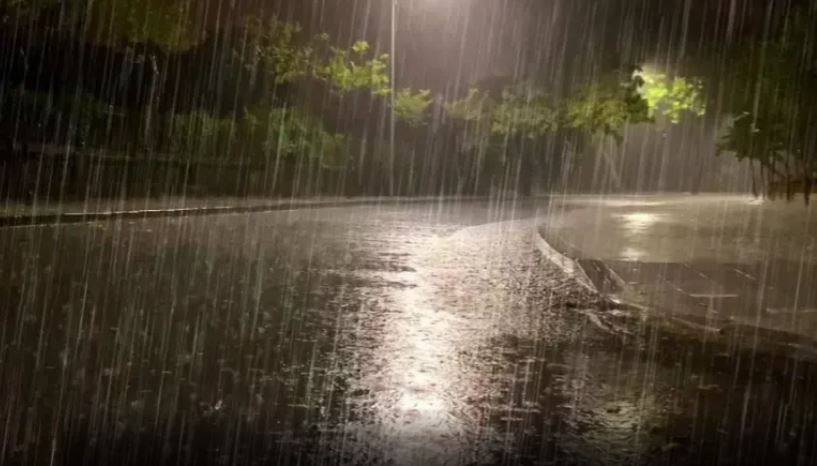نشرة متابعة : أمطار غزيرة مساء اليوم وغــدا بهذه المناطق 