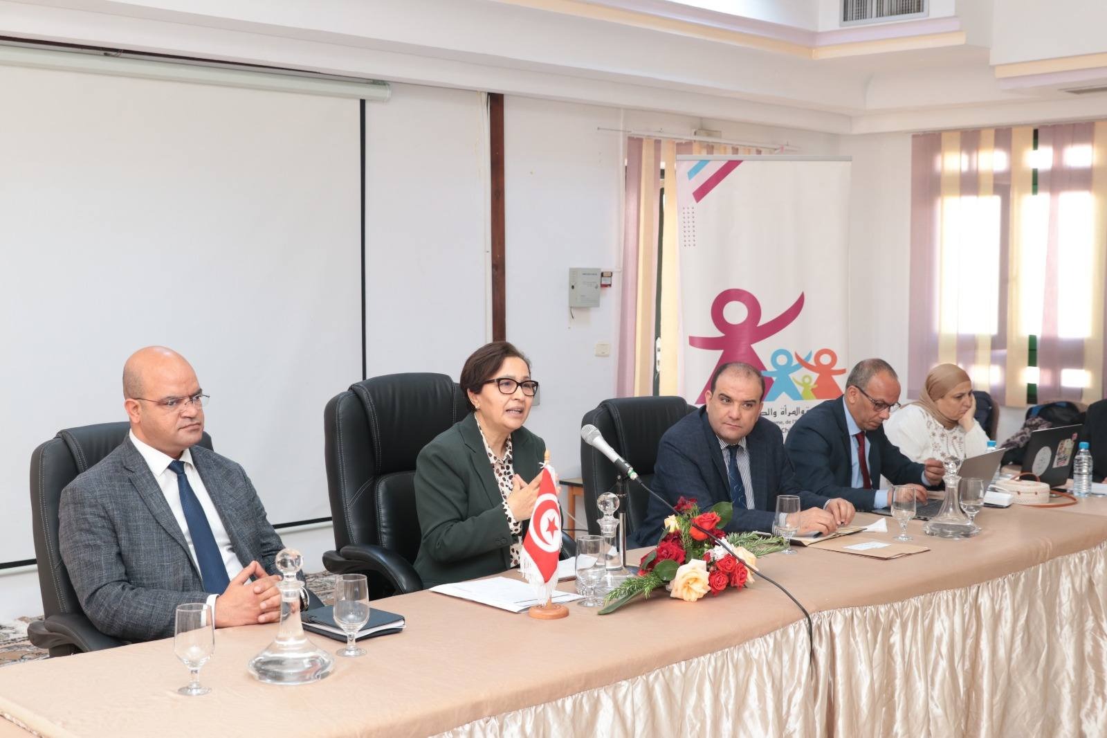 وزيرة الأسرة تدعو المديرين الى إحكام متابعة مشاريع البنية التحتية للوزارة