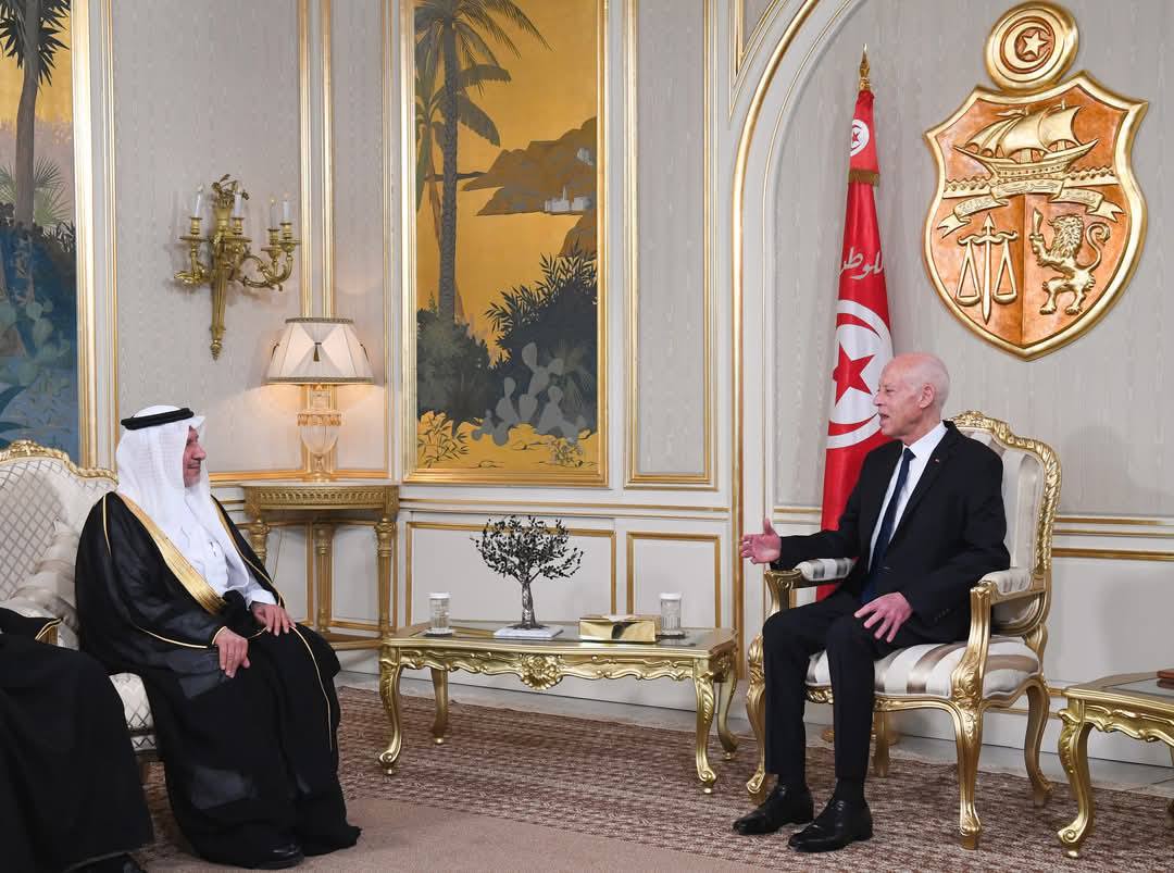 رئيس الجمهورية  يستقبل المشرف العام على مركز الملك سلمان للإغاثة ويشيد بالتعاون التونسي السعودي في المجال الصحي